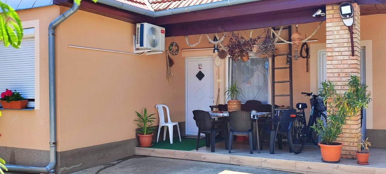 Apartamento Bundik Vendégház Berettyóújfalu Exterior foto