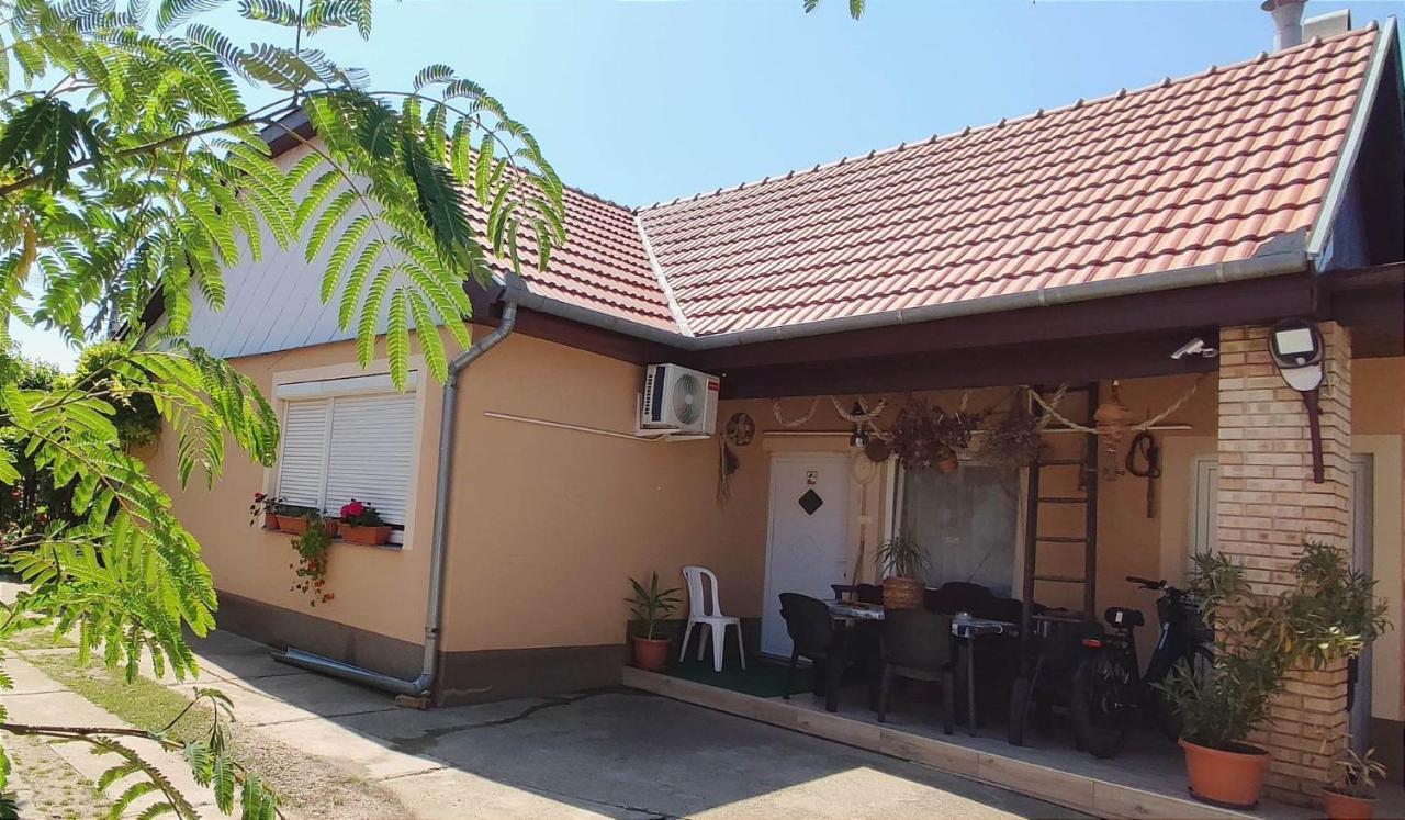 Apartamento Bundik Vendégház Berettyóújfalu Exterior foto