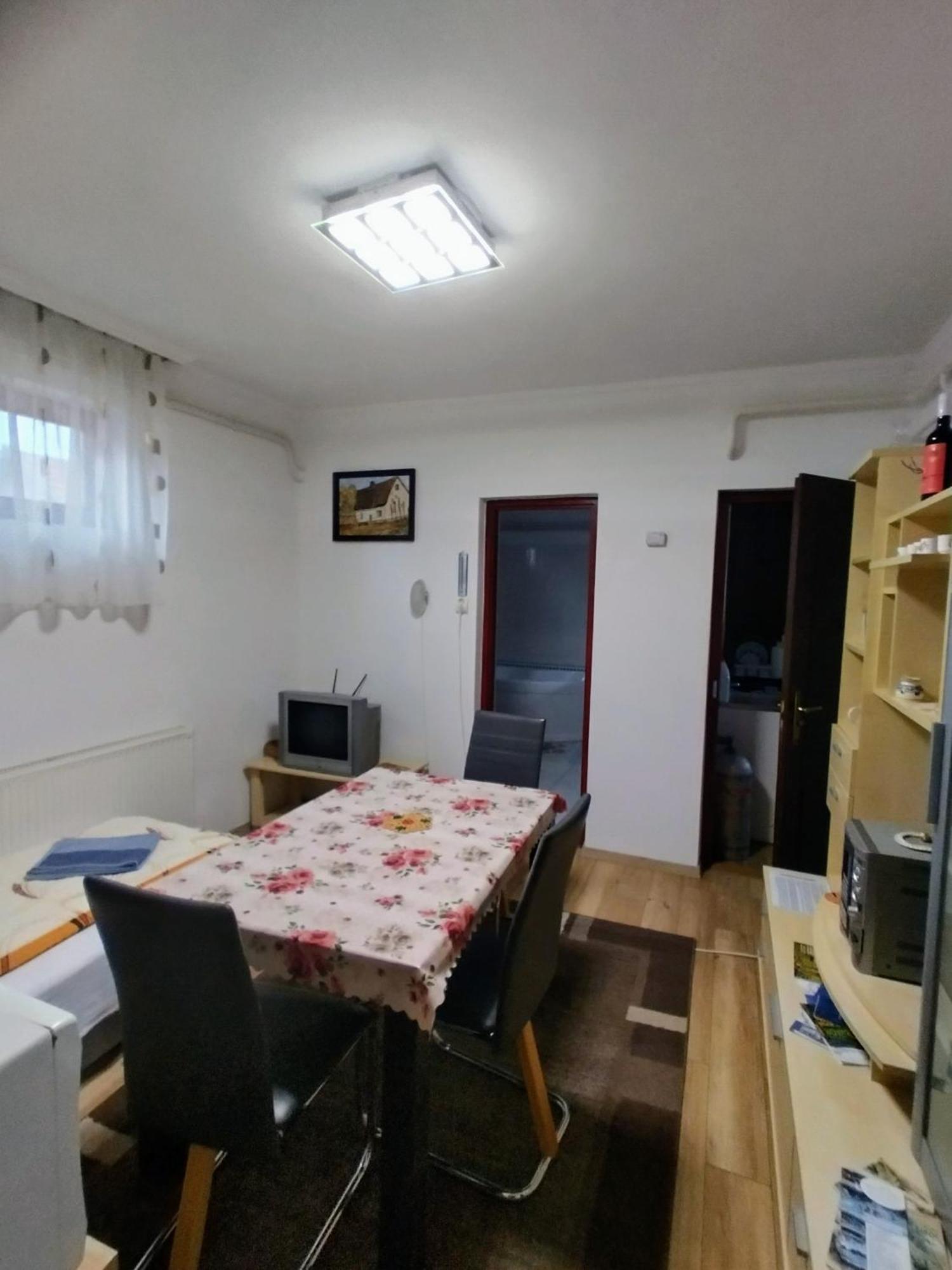 Apartamento Bundik Vendégház Berettyóújfalu Habitación foto